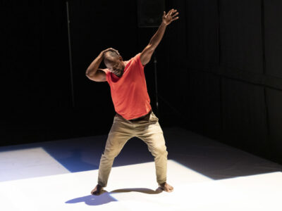 l'expat,création 2021; théâtre de suresnes jean vilar; suresnes ; Salim Mzé Hamadi Moissi; danaucante; hip hop; crump; solo; chorégraphe; danseur;