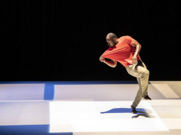 l'expat,création 2021; théâtre de suresnes jean vilar; suresnes ; Salim Mzé Hamadi Moissi; danaucante; hip hop; crump; solo; chorégraphe; danseur;